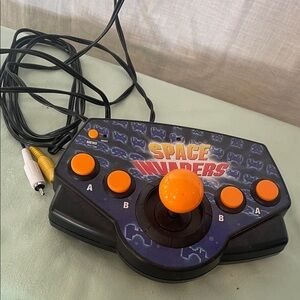 Space Invaders Black and Orange Game tv plug and play